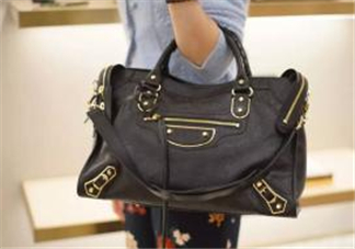 巴黎世家機(jī)車(chē)包正品多少錢(qián)？balenciaga機(jī)車(chē)包專(zhuān)柜價(jià)格