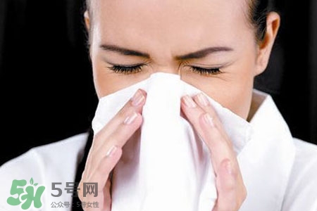 過敏性鼻炎能抽煙嗎？抽煙會使過敏性鼻炎加重嗎？