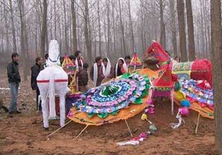 為什么新墳三年不能動(dòng)土？新墳三年填土對(duì)誰(shuí)不好？