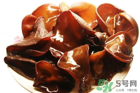 泡黑木耳用什么水泡？泡木耳用熱水還是涼水？