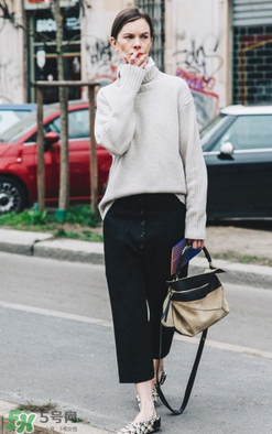 loewe puzzle怎么背好看？loewe puzzle怎么搭配好看？