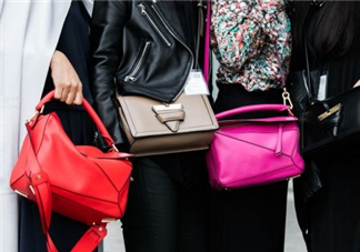 loewe puzzle怎么背好看？loewe puzzle怎么搭配好看？