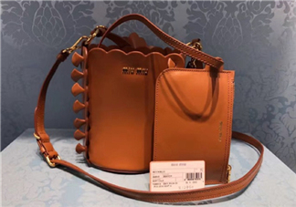 miumiu水桶包怎么搭配？miumiu水桶包怎么搭配好看？