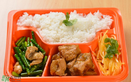 吃快餐抽兩瓶黑血是真的嗎？吃快餐血會(huì)變黑嗎？