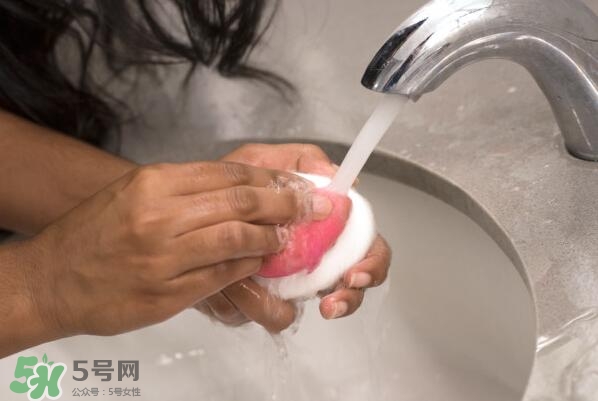美妝蛋可以用香皂洗嗎？美妝蛋可以用肥皂洗嗎？