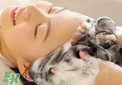 頭發(fā)掉的厲害怎么辦？頭發(fā)掉的厲害是什么原因
