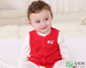 寶寶四月份穿什么衣服？四月份怎么給寶寶穿衣服？