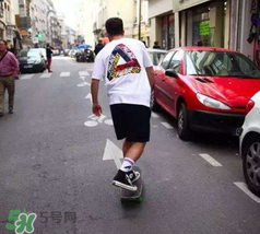 palace衣服貴嗎？palace衣服一般多少錢？