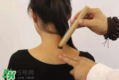頸椎疼艾灸哪里？艾灸頸椎視頻教程