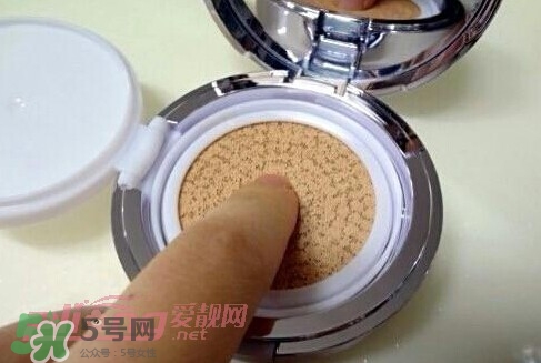 ysl蕾絲氣墊粉餅怎么用？ysl超模蕾絲氣墊粉餅使用方法