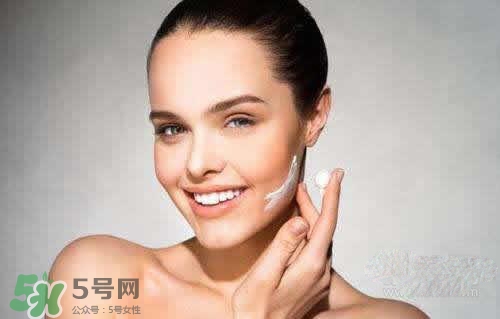 涂了隔離還要涂bb霜嗎？先涂隔離還是先涂bb霜？
