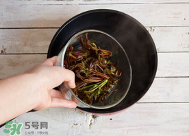 香椿為什么要用開水燙？香椿用開水燙多久？