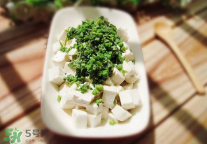 香椿拌豆腐可以隔夜吃嗎？隔夜的香椿拌豆腐能吃嗎？