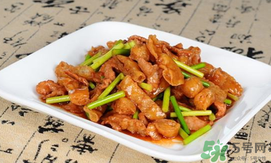 香椿可以和牛肉一起吃嗎？香椿和牛肉能同吃嗎？