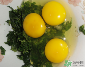 痛風(fēng)能吃香椿炒雞蛋嗎？痛風(fēng)患者吃香椿炒雞蛋好嗎？