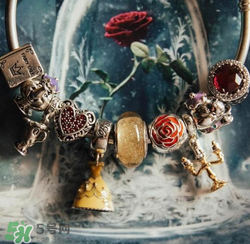 潘多拉美女與野獸手鏈?zhǔn)鞘裁床馁|(zhì)？pandora美女與野獸是銀的嗎？