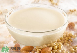 香椿和豆?jié){能一起吃嗎？喝豆?jié){可以吃香椿炒雞蛋嗎？