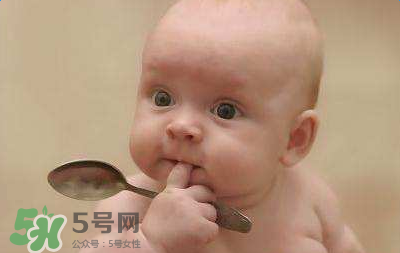 四個月的寶寶可以喝果汁嗎？寶寶四個月能喝果汁嗎？