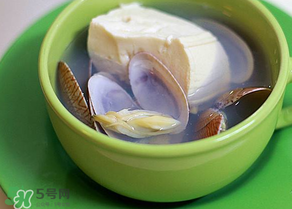 花甲能和豆腐一起吃嗎？花甲和豆腐能一起吃嗎？