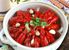 龍蝦變黑了還能吃嗎？龍蝦頭變黑了還能吃嗎？