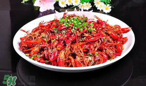 小龍蝦去頭還是不去頭？小龍蝦是吃去頭的好還是不去頭的好？