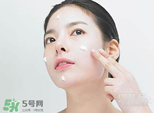 肌底液可以當精華用嗎？肌底液可以代替精華嗎？