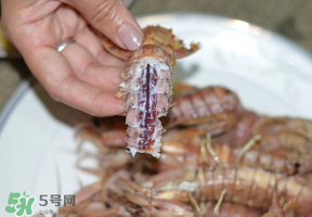 皮皮蝦中間硬的能吃嗎？皮皮蝦中間硬的是什么？