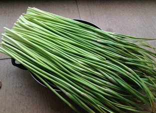 怎樣腌蒜苔才好吃？家常腌蒜苔的方法