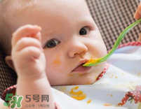 寶寶幾個月可以吃水果泥？寶寶多大可以吃果泥？