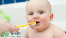 寶寶不肯刷牙一刷就哭怎么辦？怎么樣讓寶寶養(yǎng)成刷牙的習慣？