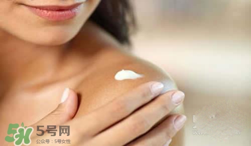天天洗澡身上還癢是怎么回事？天天洗澡身上還癢怎么辦？