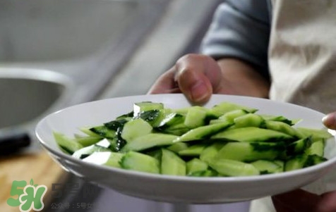 黃瓜怎么切菱形？如何將黃瓜切菱形