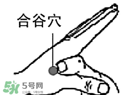 媽媽病毒性感冒需要停止喂奶嗎？媽媽感冒了喂奶需要注意什么？