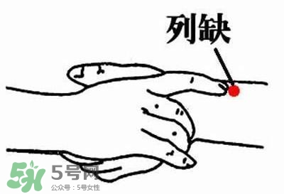 媽媽病毒性感冒需要停止喂奶嗎？媽媽感冒了喂奶需要注意什么？
