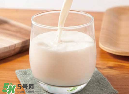 蠶豆和牛奶可以同吃嗎？吃蠶豆可以喝牛奶嗎？