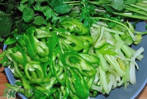 芹菜和青椒能一起炒嗎？青椒炒芹菜的做法