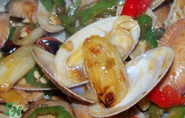 花甲能和白酒一起吃嗎？花甲和白酒在一起會(huì)食物中毒嗎？