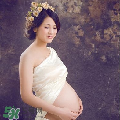 孕婦摸肚子會繞頸嗎？孕婦摸肚子胎兒能感受到嗎？