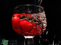 櫻桃酒能治痛風(fēng)嗎？櫻桃泡酒能治痛風(fēng)嗎？