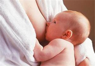 哺乳期奶水有血是什么原因？哺乳期奶水有血能喂奶嗎？