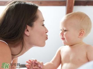 哺乳期媽媽用護膚品對寶寶有影響嗎？哺乳期能不能用護膚品？