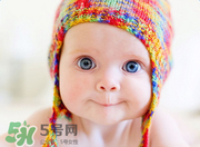 寶寶總是拿手揉眼睛是怎么了？寶寶眼睛癢怎么處理？