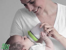 Comotomo可么多么硅膠奶瓶顏色有幾種？Comotomo可么多么有幾個(gè)顏色?