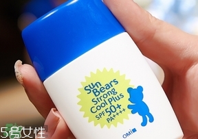 近江兄弟防曬霜紅色藍(lán)色哪個(gè)好？近江兄弟小熊防曬霜紅色藍(lán)色對(duì)比