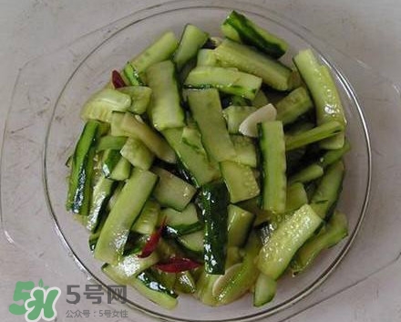 刀拍涼拌黃瓜怎么做？最簡(jiǎn)單的涼拌黃瓜