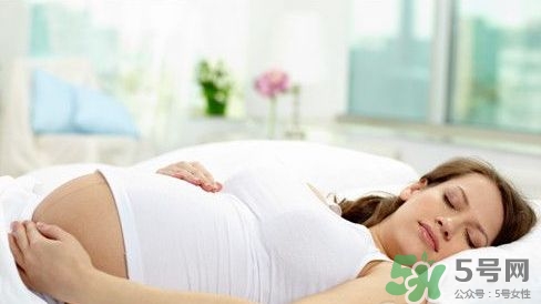 孕期什么睡姿對寶寶好？孕期怎么睡對胎兒好？