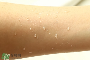 ajuste防曬噴霧哪個顏色好？ajuste防曬噴霧藍(lán)色綠色白色區(qū)別