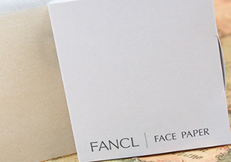 fancl吸油紙?jiān)趺礃?？fancl吸油紙?jiān)趺从茫?>
<strong>fancl吸油紙?jiān)趺礃?？fancl吸油紙?jiān)趺从茫?/strong>
</a>
<p>吸油紙這種東西本來(lái)是沒(méi)有什么推薦的，畢竟市面上的吸油紙非常多，但是fancl的材質(zhì)很天然。天然麻作為材質(zhì)，不含防腐劑，用起來(lái)非常安心，而且吸油效果會(huì)好很多哦！下面就來(lái)了解一下效果吧！</p>
</li>
<li>
<a href=