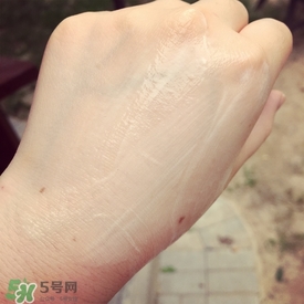 娜麗絲防曬霜和噴霧哪個好？娜麗絲防曬霜和噴霧對比