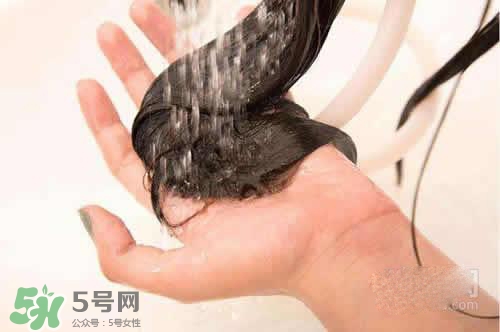 用染發(fā)膏前要不要洗頭？用染發(fā)膏要提前幾天洗頭？